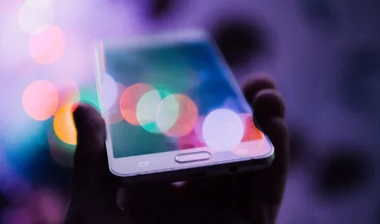 Який екран смартфона краще для очей: AMOLED або IPS