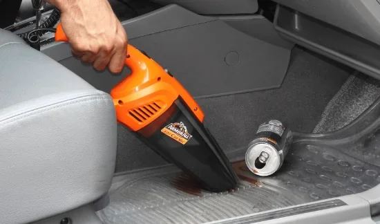 Автомобільний пилосос: який краще