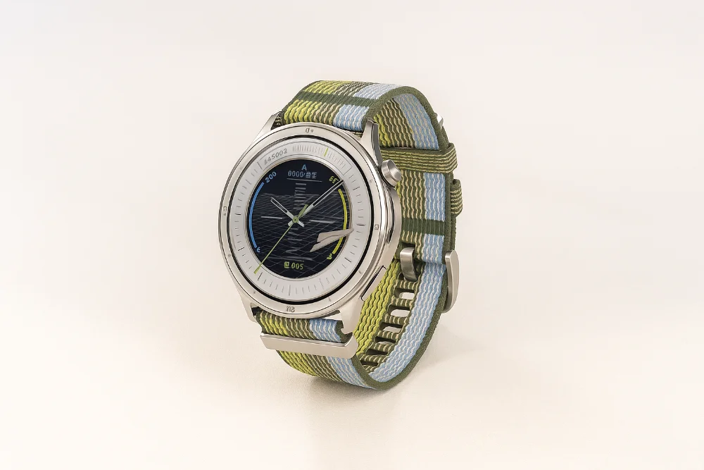 Смарт-часы OPPO Watch S – стильный дизайн, модель с мягким зеленым ремешком Смарт-часы OPPO Watch S на светлом фоне с ярким дисплеем и тканевым ремешком, выполненные в современном минималистичном стиле