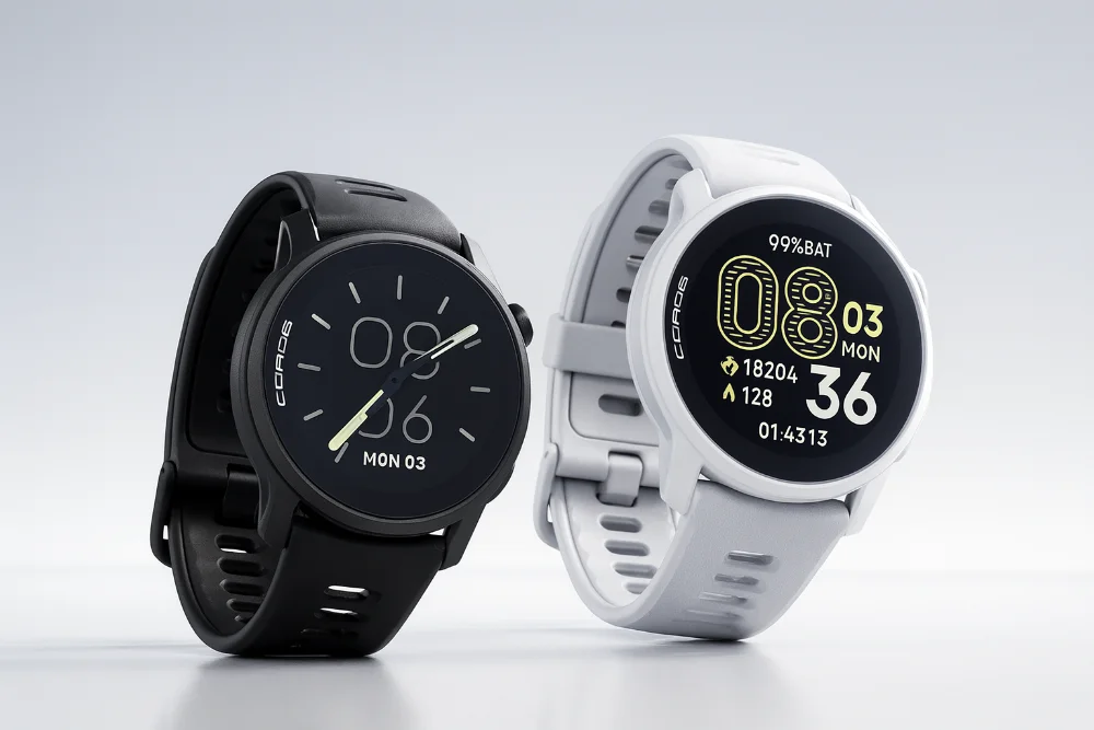 Coros Pace 4 — умные спортивные часы в черном и светлом вариантах Смарт-часы Coros Pace 4 в черном и белом корпусах стоят рядом, показывая спортивный интерфейс и дизайн для бега и фитнеса