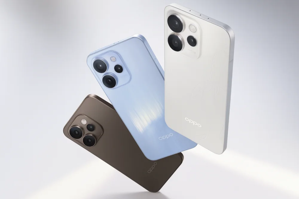 Три смартфона Oppo Reno 15 Pro в белом, голубом и коричневом цветах на светлом фоне, крупный план задних панелей с тройной камерой