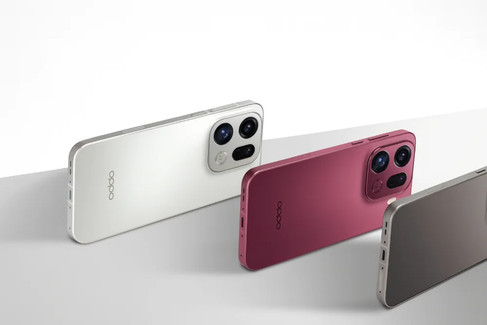 Смартфоны Oppo Find X9 Series в трёх цветах с обновленным модулем камеры Три смартфона Oppo Find X9 Series в белом, розовом и сером цветах, расположенные на светлой поверхности, с акцентом на тройной модуль камеры