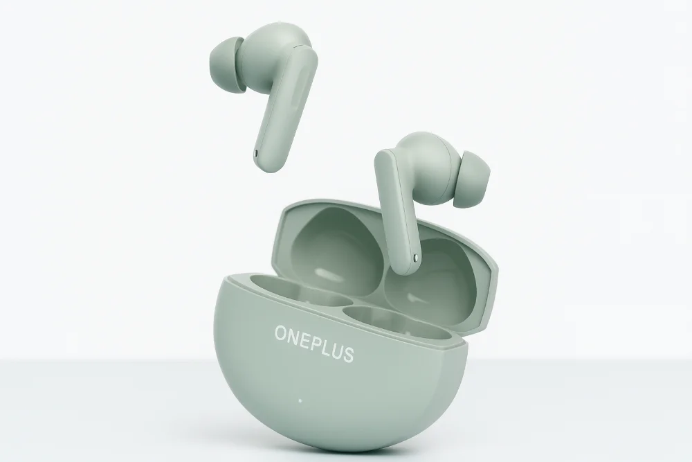 OnePlus Buds 4 в открытом зарядном кейсе пастельного цвета крупным планом, TWS наушники с силиконовыми амбушюрами